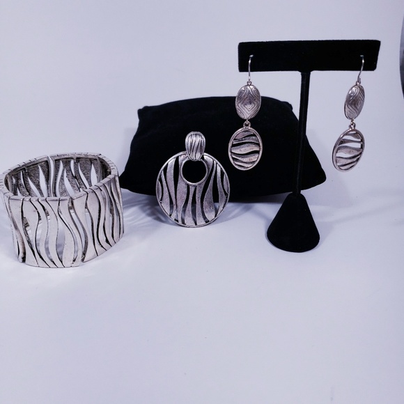 Premier Designs Jewelry - Zebra Set - Silver Bracelet, Earrings & Enhancer